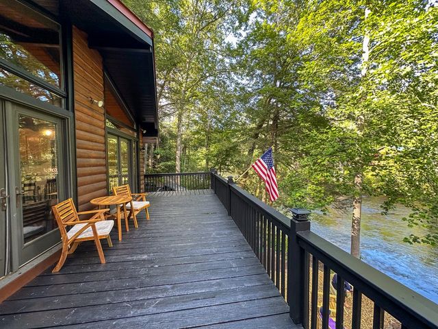916 Riverside Lane, Blue Ridge, GA 30513