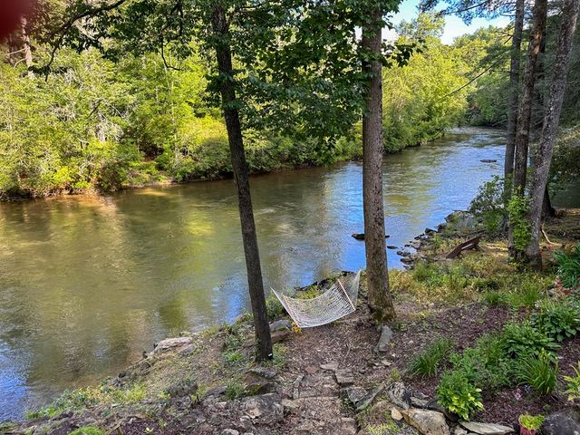 916 Riverside Lane, Blue Ridge, GA 30513