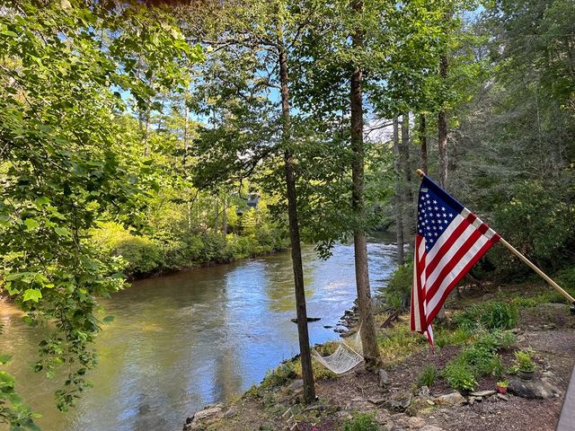 916 Riverside Lane, Blue Ridge, GA 30513