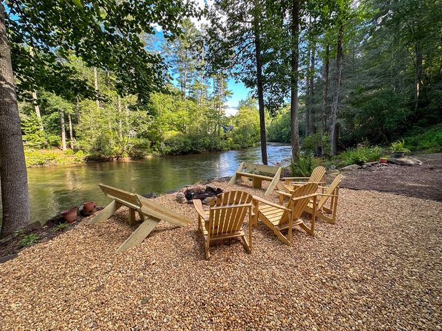 916 Riverside Lane, Blue Ridge, GA 30513
