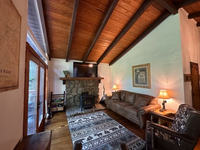 916 Riverside Lane, Blue Ridge, GA 30513