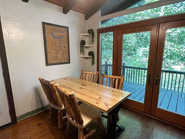 916 Riverside Lane, Blue Ridge, GA 30513