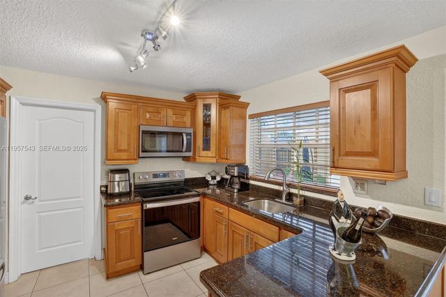 3427 NW 196th Ln, Miami Gardens, FL 33056