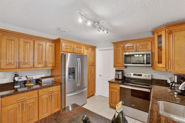 3427 NW 196th Ln, Miami Gardens, FL 33056