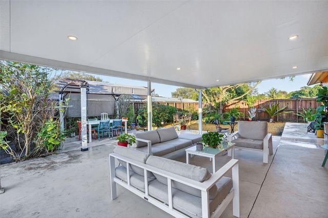 3427 NW 196th Ln, Miami Gardens, FL 33056