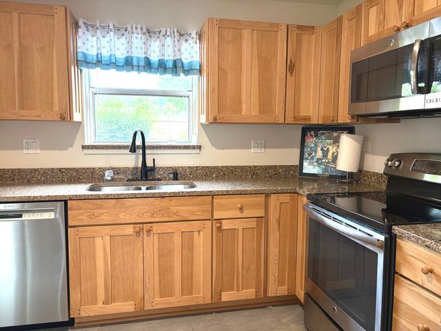 140 W Golf Road A, Libertyville, IL 60048