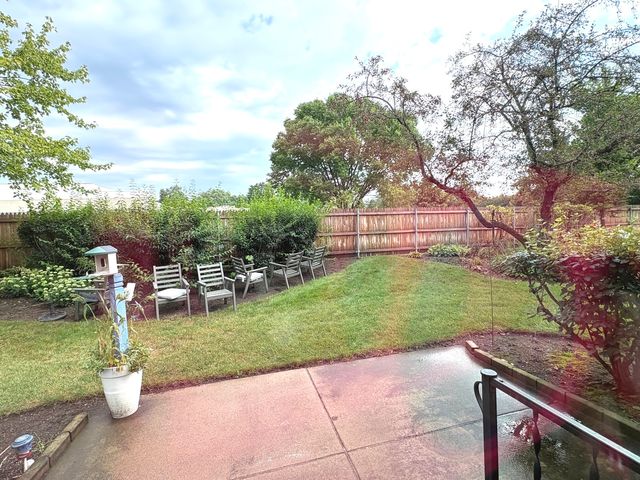 140 W Golf Road A, Libertyville, IL 60048