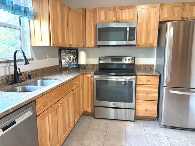 140 W Golf Road A, Libertyville, IL 60048