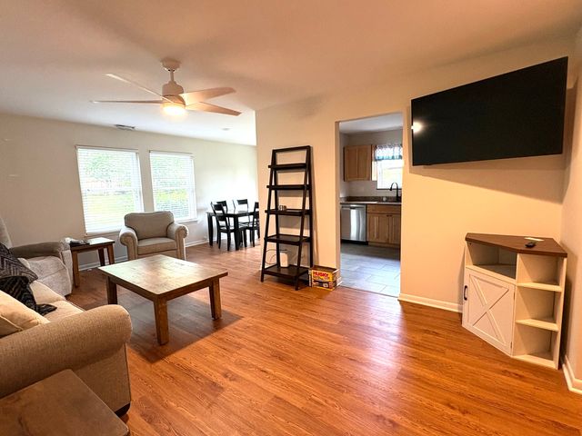 140 W Golf Road A, Libertyville, IL 60048