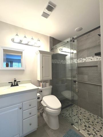 140 W Golf Road A, Libertyville, IL 60048