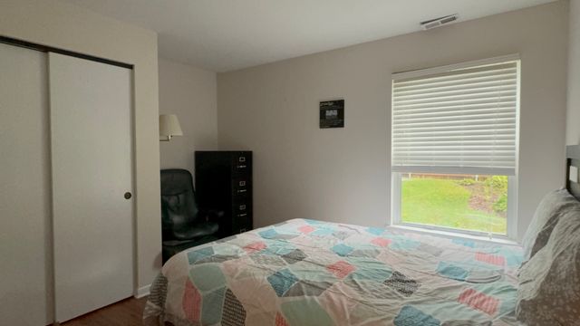 140 W Golf Road A, Libertyville, IL 60048