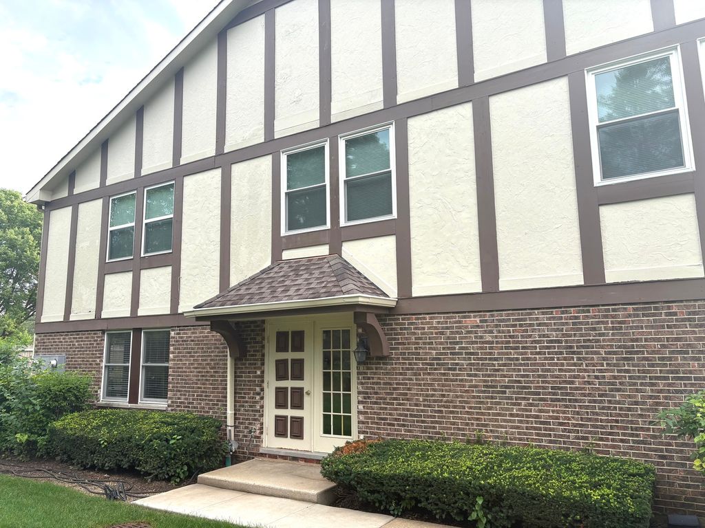 140 W Golf Road A, Libertyville, IL 60048