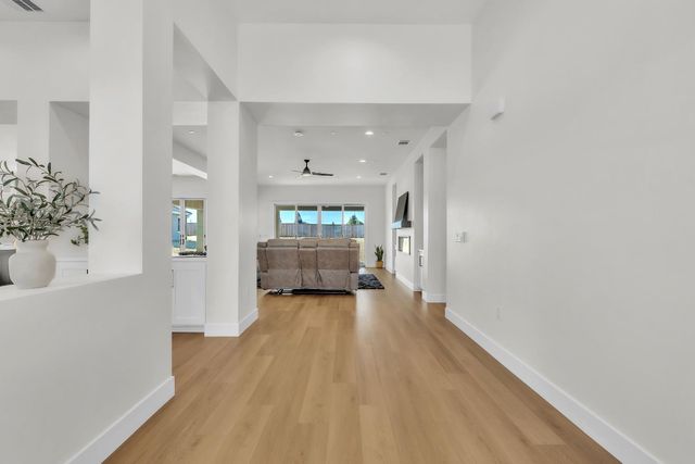 3100 Saffron Ln, Roseville, CA 95747