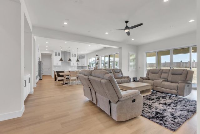 3100 Saffron Ln, Roseville, CA 95747