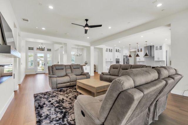 3100 Saffron Ln, Roseville, CA 95747