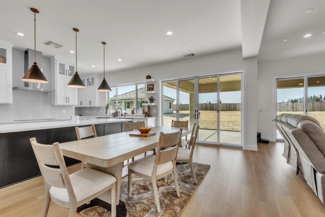 3100 Saffron Ln, Roseville, CA 95747