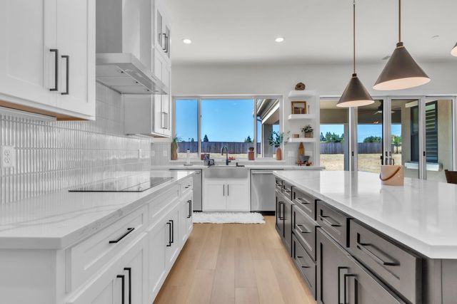 3100 Saffron Ln, Roseville, CA 95747