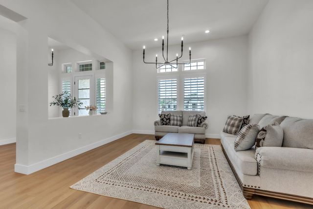 3100 Saffron Ln, Roseville, CA 95747