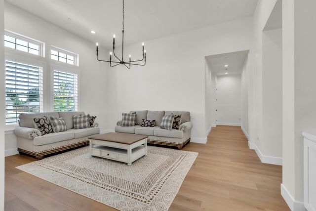 3100 Saffron Ln, Roseville, CA 95747