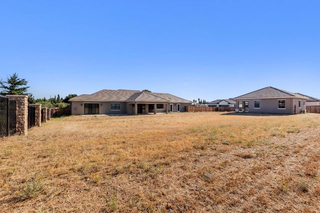 3100 Saffron Ln, Roseville, CA 95747