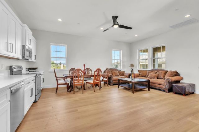 3100 Saffron Ln, Roseville, CA 95747