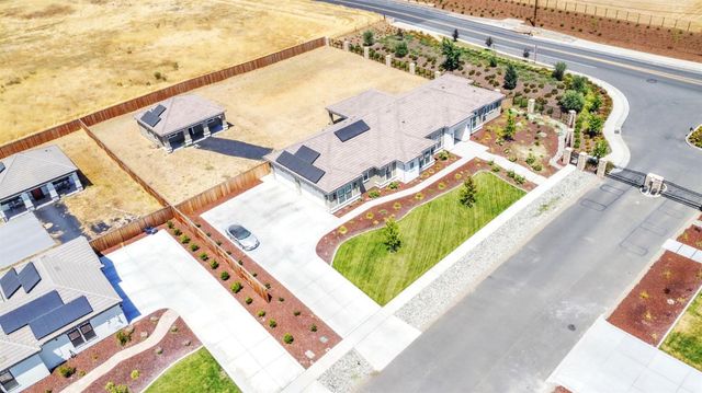 3100 Saffron Ln, Roseville, CA 95747