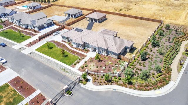 3100 Saffron Ln, Roseville, CA 95747