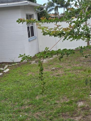 2444 37TH STREET N, St Petersburg, FL 33713