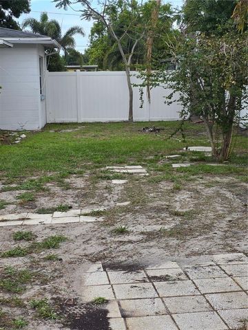2444 37TH STREET N, St Petersburg, FL 33713