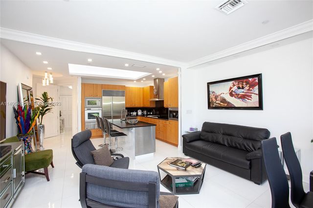 6000 Island Boulevard 104, Aventura, FL 33160