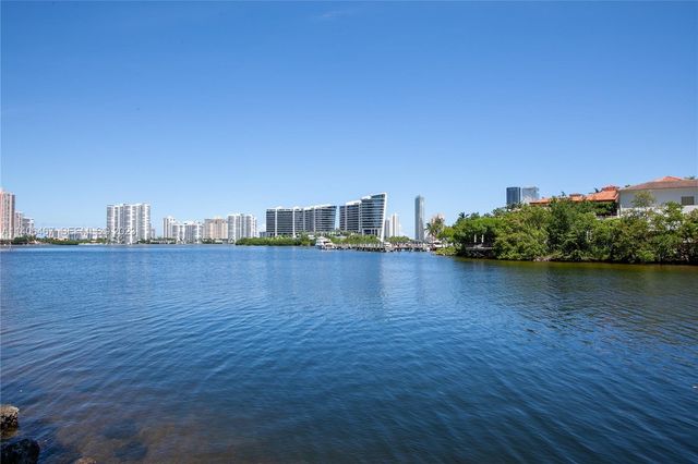 6000 Island Boulevard 104, Aventura, FL 33160