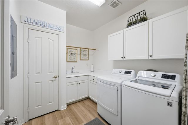 7908 Clock Tower Court, Las Vegas, NV 89117