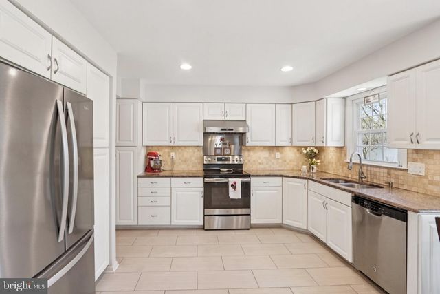 923 PICKERING DR, Yardley, PA 19067