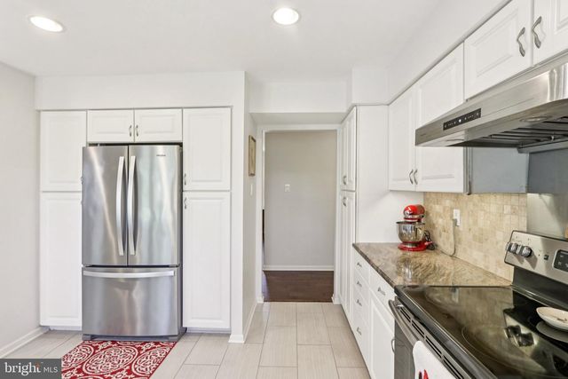 923 PICKERING DR, Yardley, PA 19067