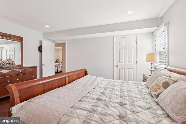 923 PICKERING DR, Yardley, PA 19067