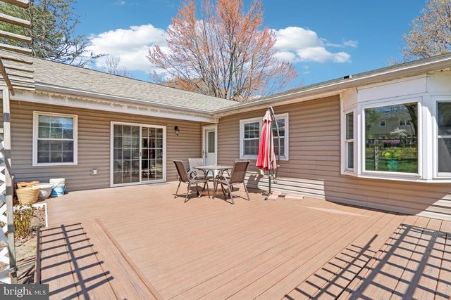 923 PICKERING DR, Yardley, PA 19067