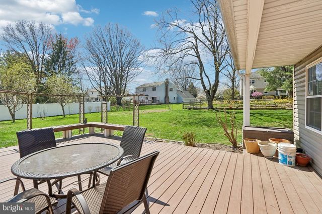 923 PICKERING DR, Yardley, PA 19067