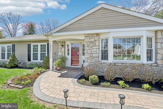 923 PICKERING DR, Yardley, PA 19067