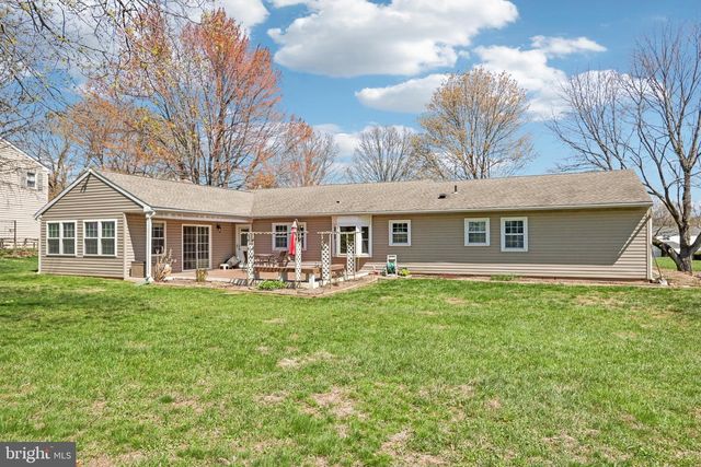 923 PICKERING DR, Yardley, PA 19067