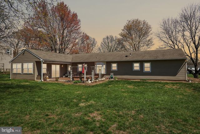 923 PICKERING DR, Yardley, PA 19067