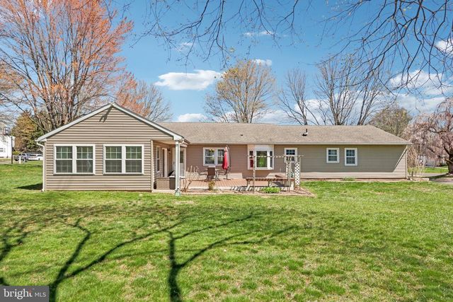 923 PICKERING DR, Yardley, PA 19067