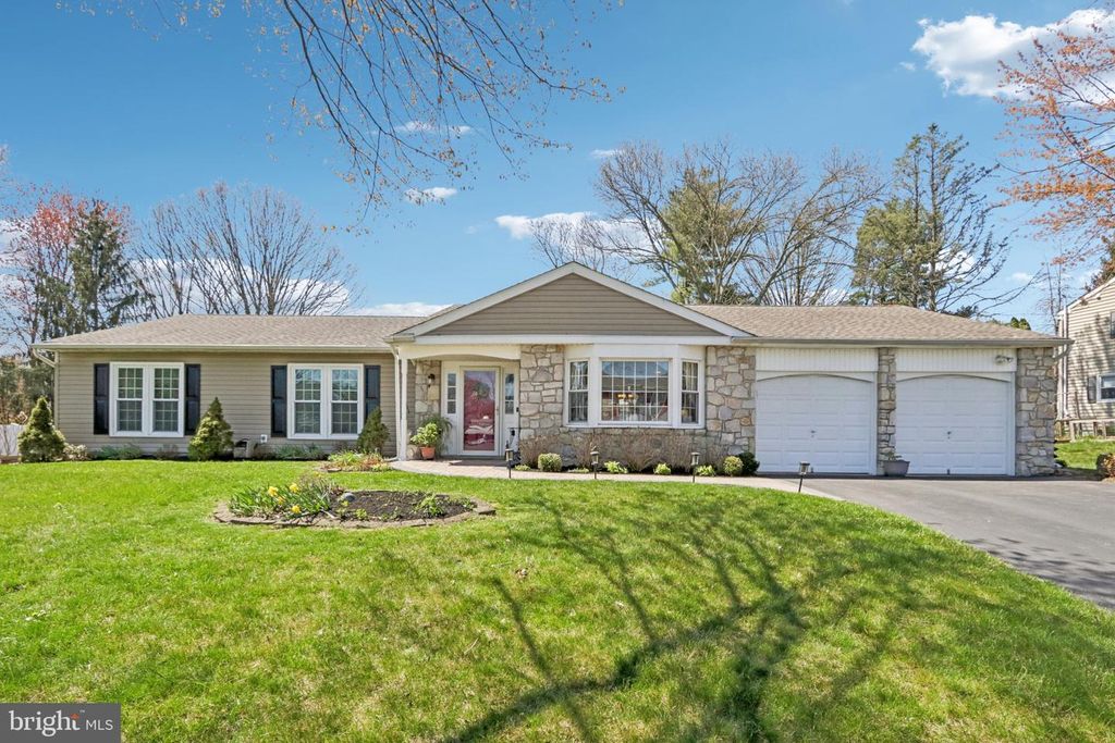 923 PICKERING DR, Yardley, PA 19067