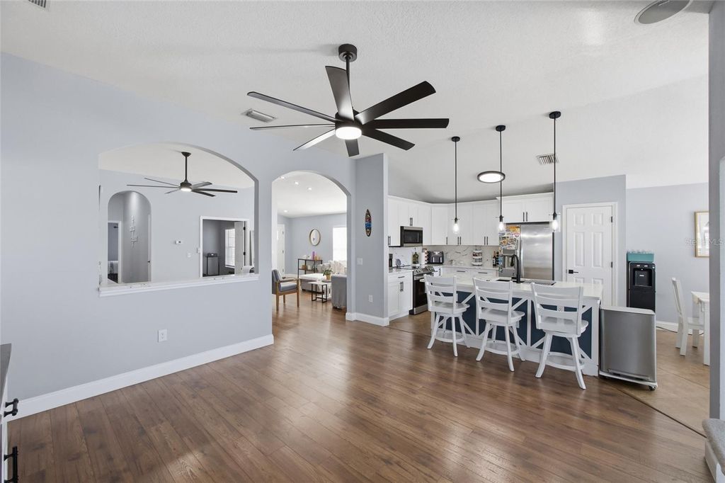 Image 12 of property listing at 7206 HAMILTON PARK BOULEVARD, Tampa, FL 33615