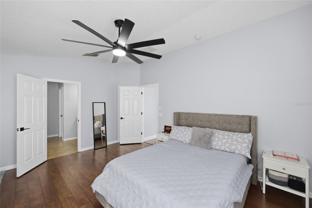 Image 16 of property listing at 7206 HAMILTON PARK BOULEVARD, Tampa, FL 33615