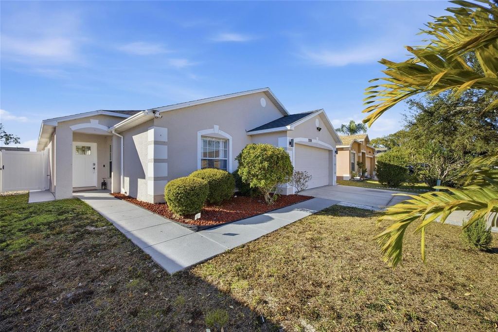Image 3 of property listing at 7206 HAMILTON PARK BOULEVARD, Tampa, FL 33615