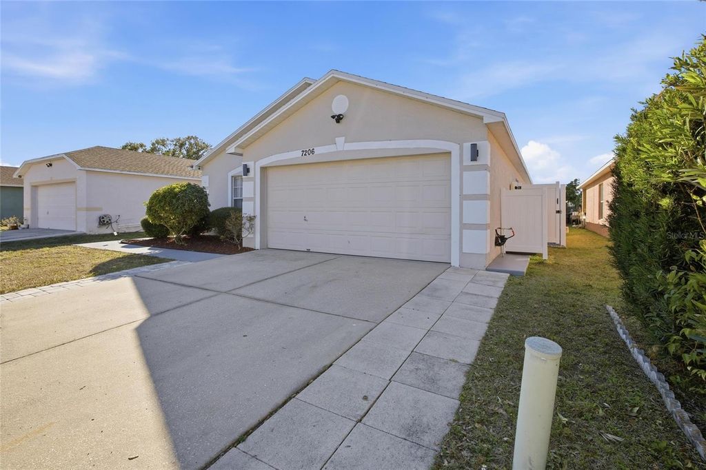 Image 4 of property listing at 7206 HAMILTON PARK BOULEVARD, Tampa, FL 33615