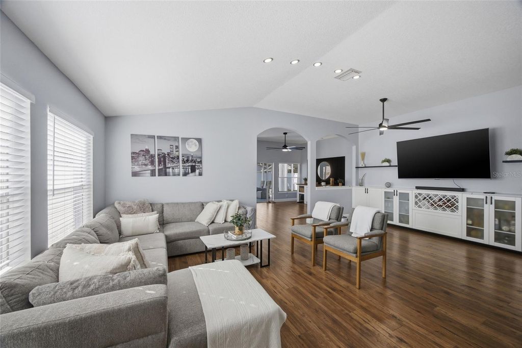 Image 5 of property listing at 7206 HAMILTON PARK BOULEVARD, Tampa, FL 33615