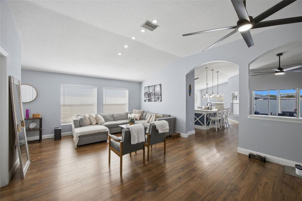 Image 7 of property listing at 7206 HAMILTON PARK BOULEVARD, Tampa, FL 33615