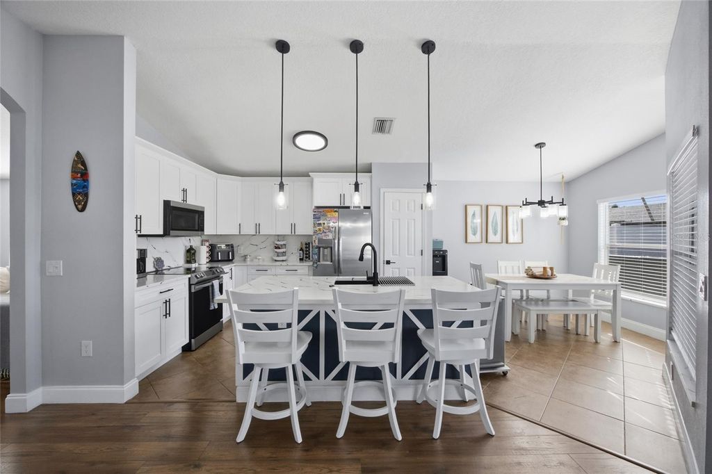 Image 8 of property listing at 7206 HAMILTON PARK BOULEVARD, Tampa, FL 33615