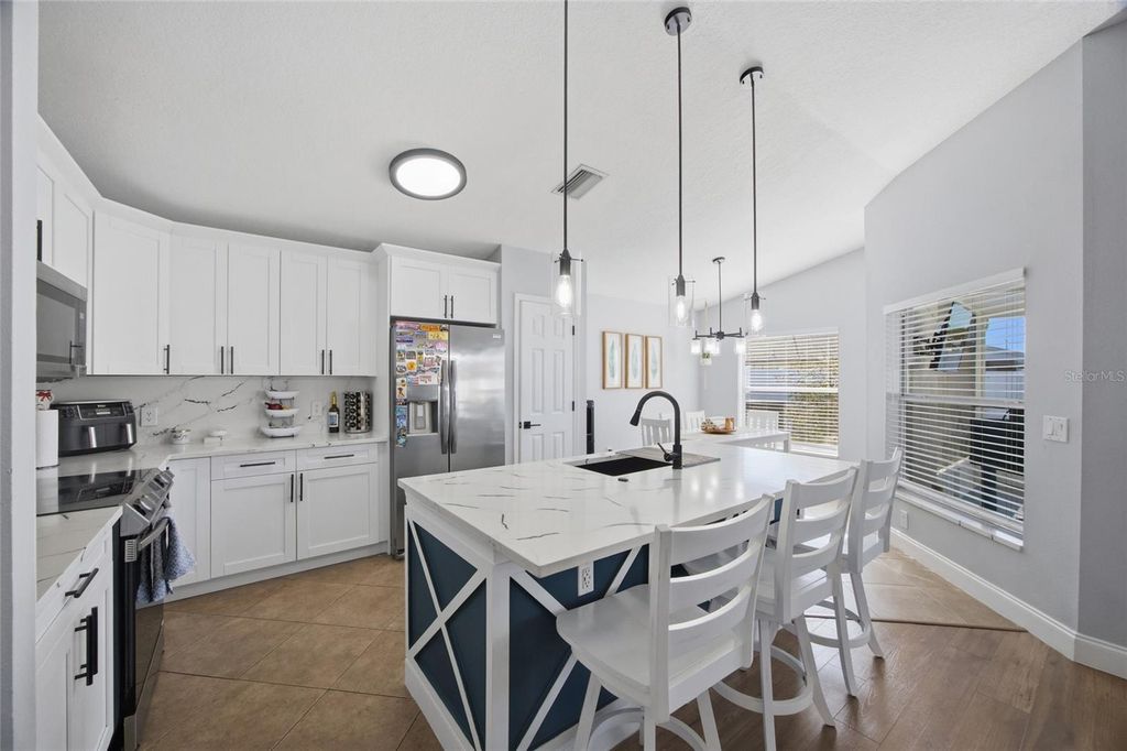 Image 9 of property listing at 7206 HAMILTON PARK BOULEVARD, Tampa, FL 33615